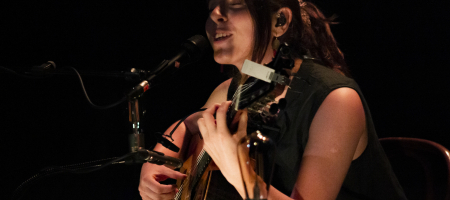BARCELONA, ESPAÑA – MAYO 31. Amaia Miranda en concierto como parte de Vida Records & Friends en la Antigua Fábrica Estrella Damm el 31 de mayo de 2022 en Barcelona, España. (Foto por Fernando Pérez)