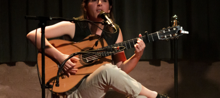 BARCELONA, ESPAÑA – MAYO 31. Amaia Miranda en concierto como parte de Vida Records & Friends en la Antigua Fábrica Estrella Damm el 31 de mayo de 2022 en Barcelona, España. (Foto por Fernando Pérez) Amaia Miranda Henrio