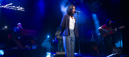 BARCELONA, ESPAÑA – JUNIO 16. Fredi Leis en concierto como parte del Guitar BCN en la sala Luz de Gas el 16 junio de 2022 en Barcelona, España. (Foto por Fernando Pérez)