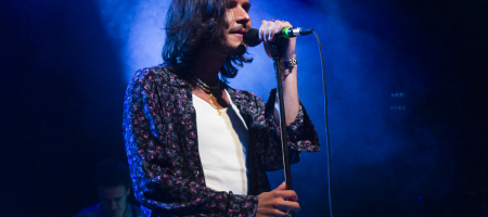 BARCELONA, ESPAÑA – JUNIO 16. Fredi Leis en concierto como parte del Guitar BCN en la sala Luz de Gas el 16 junio de 2022 en Barcelona, España. (Foto por Fernando Pérez) Fredi Leis Barcelona