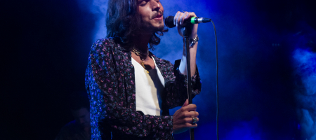 BARCELONA, ESPAÑA – JUNIO 16. Fredi Leis en concierto como parte del Guitar BCN en la sala Luz de Gas el 16 junio de 2022 en Barcelona, España. (Foto por Fernando Pérez)