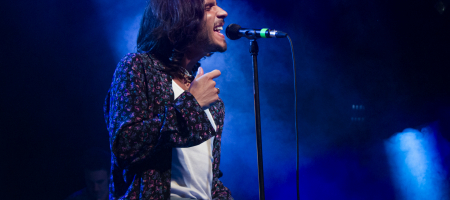 BARCELONA, ESPAÑA – JUNIO 16. Fredi Leis en concierto como parte del Guitar BCN en la sala Luz de Gas el 16 junio de 2022 en Barcelona, España. (Foto por Fernando Pérez) Fredi Leis Barcelona