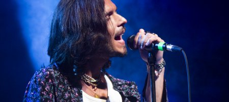 BARCELONA, ESPAÑA – JUNIO 16. Fredi Leis en concierto como parte del Guitar BCN en la sala Luz de Gas el 16 junio de 2022 en Barcelona, España. (Foto por Fernando Pérez) Fredi Leis Barcelona