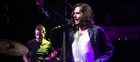 BARCELONA, ESPAÑA – JUNIO 16. Fredi Leis en concierto como parte del Guitar BCN en la sala Luz de Gas el 16 junio de 2022 en Barcelona, España. (Foto por Fernando Pérez) Fredi Leis Barcelona