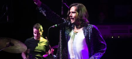BARCELONA, ESPAÑA – JUNIO 16. Fredi Leis en concierto como parte del Guitar BCN en la sala Luz de Gas el 16 junio de 2022 en Barcelona, España. (Foto por Fernando Pérez) Fredi Leis Barcelona