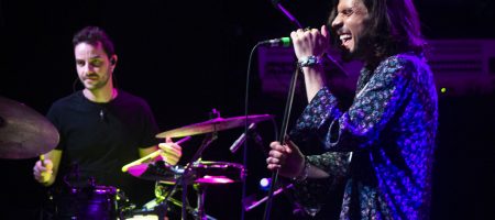 BARCELONA, ESPAÑA – JUNIO 16. Fredi Leis en concierto como parte del Guitar BCN en la sala Luz de Gas el 16 junio de 2022 en Barcelona, España. (Foto por Fernando Pérez)