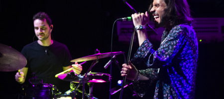 BARCELONA, ESPAÑA – JUNIO 16. Fredi Leis en concierto como parte del Guitar BCN en la sala Luz de Gas el 16 junio de 2022 en Barcelona, España. (Foto por Fernando Pérez)