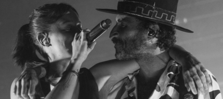 BARCELONA, ESPAÑA – MAYO 28. Leiva en concierto como parte del Cruïlla XXS en Poble Espanyol el 28 de mayo de 2022 en Barcelona, España. (Foto por Fernando Pérez) Leiva Barcelona