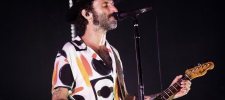 BARCELONA, ESPAÑA – MAYO 28. Leiva en concierto como parte del Cruïlla XXS en Poble Espanyol el 28 de mayo de 2022 en Barcelona, España. (Foto por Fernando Pérez) Leiva Barcelona