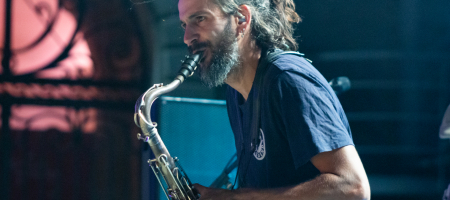 BARCELONA, ESPAÑA – JULIO 14. Buhos en concierto como parte del Clotilde Fest en los Jardines del Palau Robert el 14 de julio de 2022 en Barcelona, España. (Foto por Fernando Pérez) Sara Roy Buhos