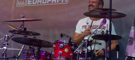 BARCELONA, ESPAÑA – JULIO 14. Buhos en concierto como parte del Clotilde Fest en los Jardines del Palau Robert el 14 de julio de 2022 en Barcelona, España. (Foto por Fernando Pérez)