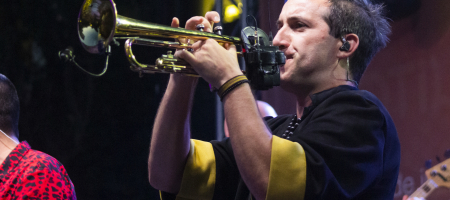 BARCELONA, ESPAÑA – JULIO 21. La Pegatina en concierto como parte del Clotilde Fest en los Jardines del Palau Robert el 21 de julio de 2022 en Barcelona, España. (Foto por Fernando Pérez)