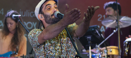 BARCELONA, ESPAÑA – JUNIO 30. Marcel i Julia en concierto como parte del Clotilde Fest en los Jardines del Palau Robert el 30 de junio de 2022 en Barcelona, España. (Foto por Fernando Pérez)