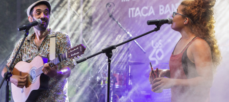 BARCELONA, ESPAÑA – JUNIO 30. Marcel i Julia en concierto como parte del Clotilde Fest en los Jardines del Palau Robert el 30 de junio de 2022 en Barcelona, España. (Foto por Fernando Pérez) Clotilde Fest