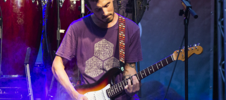 BARCELONA, ESPAÑA – JUNIO 30. Marcel i Julia en concierto como parte del Clotilde Fest en los Jardines del Palau Robert el 30 de junio de 2022 en Barcelona, España. (Foto por Fernando Pérez)