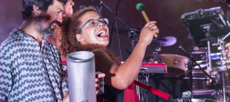 BARCELONA, ESPAÑA – JUNIO 30. Marcel i Julia en concierto como parte del Clotilde Fest en los Jardines del Palau Robert el 30 de junio de 2022 en Barcelona, España. (Foto por Fernando Pérez) Clotilde Fest