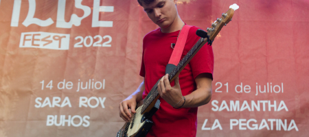 BARCELONA, ESPAÑA – JULIO 14. Sara Roy en concierto como parte del Clotilde Fest en los Jardines del Palau Robert el 14 de julio de 2022 en Barcelona, España. (Foto por Fernando Pérez)