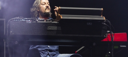 BARCELONA, ESPAÑA – OCTUBRE 8. IZAL en su último concierto en el Palau Sant Jordi el 8 de octubre de 2022 en Barcelona, España. (Foto por Fernando Pérez)