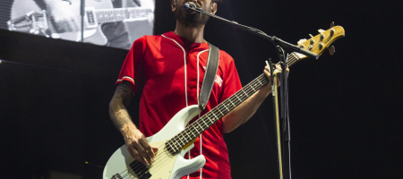 BARCELONA, ESPAÑA – OCTUBRE 8. IZAL en su último concierto en el Palau Sant Jordi el 8 de octubre de 2022 en Barcelona, España. (Foto por Fernando Pérez)