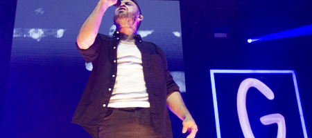 BARCELONA, ESPAÑA – NOVIEMBRE 25. Arnau Griso en su último concierto como agrupación en el Sant Jordi Club el 25 de noviembre de 2022 en Barcelona, España. (Foto por Fernando Pérez)